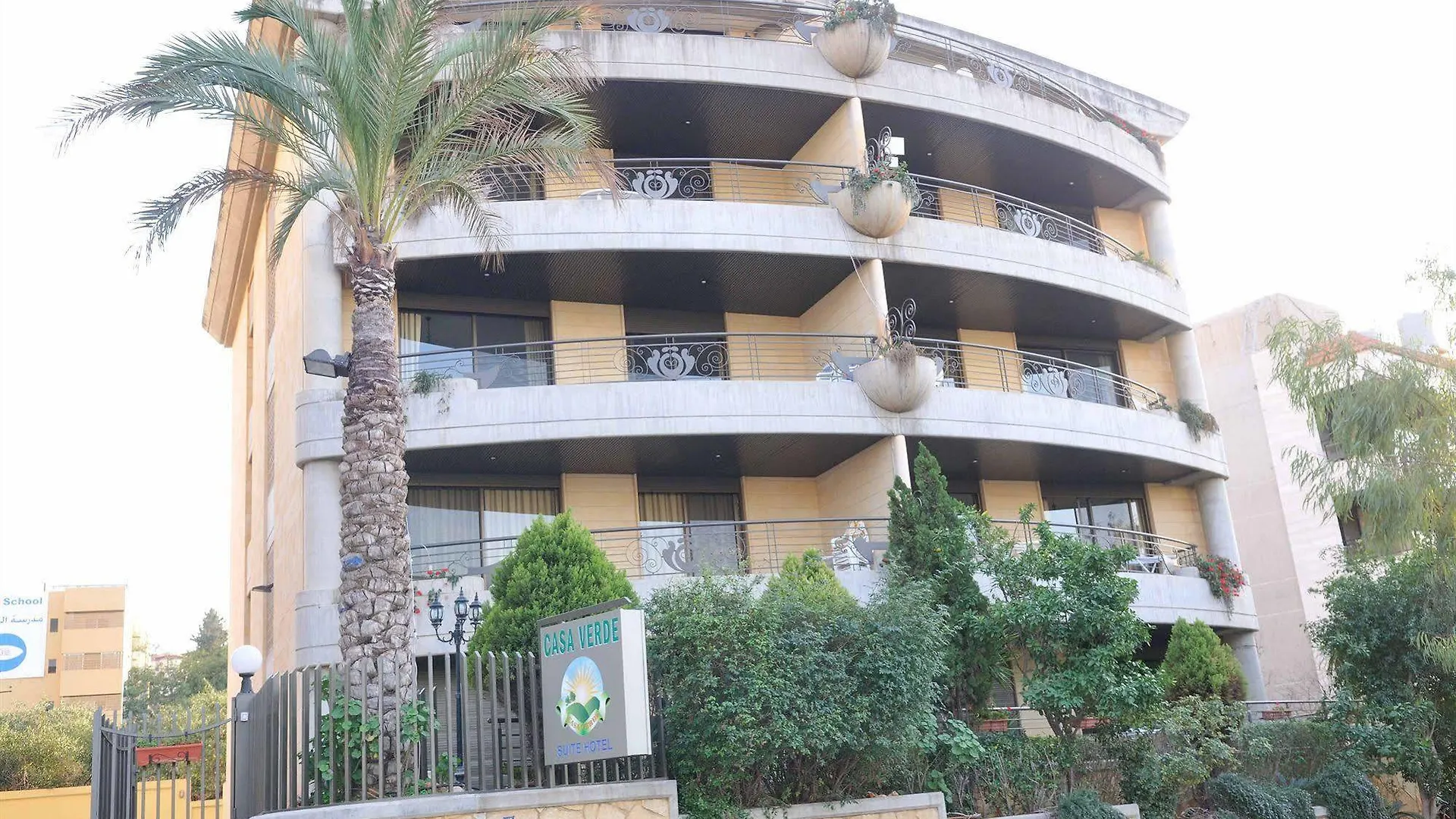 Casa Verde Suites Damour 0*,