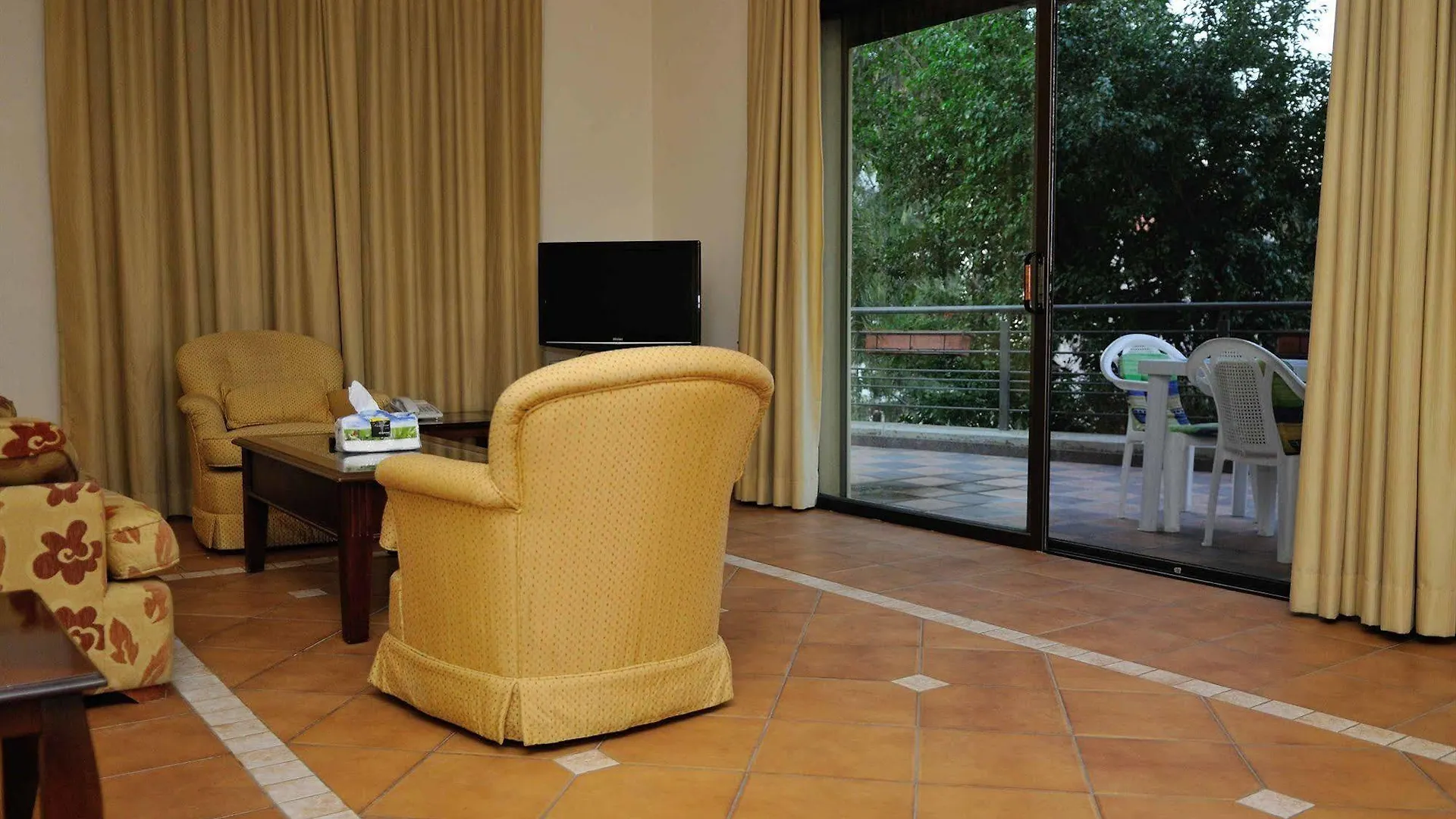 Casa Verde Suites Damour 0*,  Lübnan