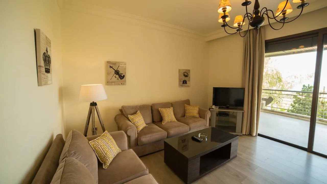 Casa Verde Suites Damour Daire