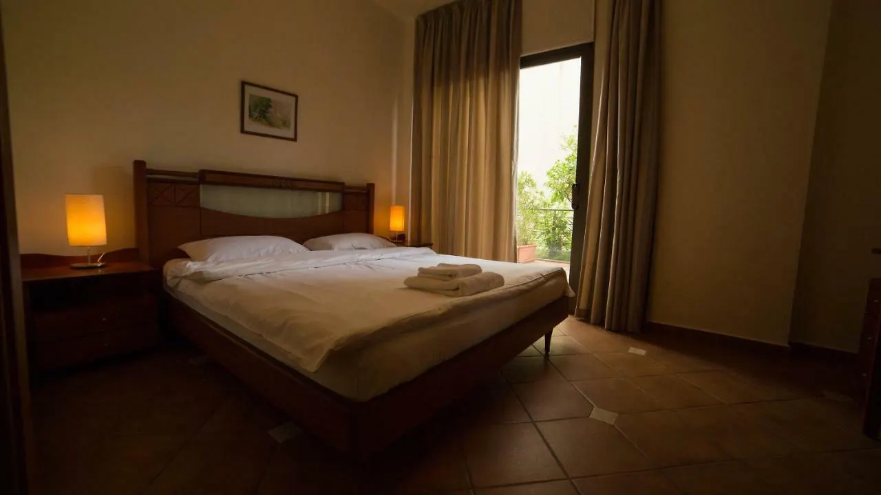 Casa Verde Suites Damour 0*,  Lübnan