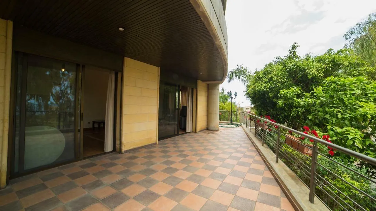Casa Verde Suites Damour 0*,  Lübnan