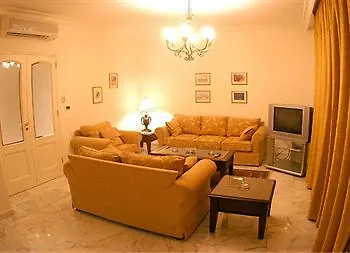 Casa Verde Suites Damour 0*,
